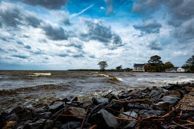 Choppy waters of Edenton Bay, Penelope Barker House in the background